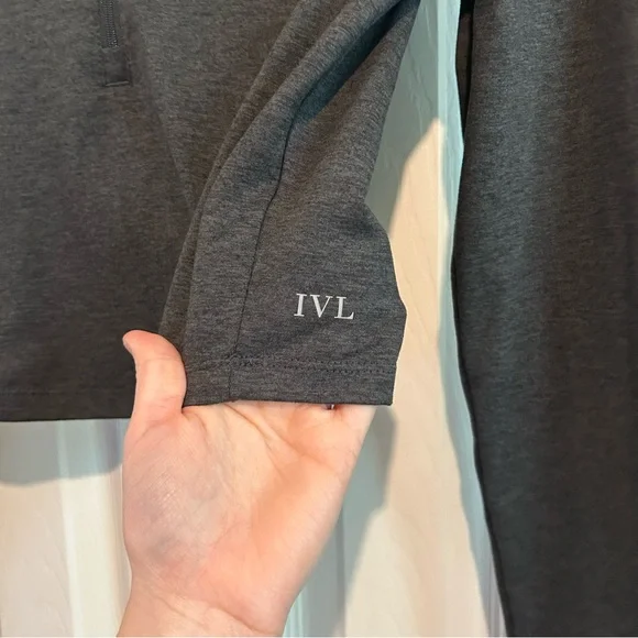 IVL Cropped Half Zip in Grey - Size Small - Picture 6 of 9